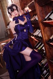 Длинноногий Coser Qingqingzi Js "Черный Чжэнь, Вечеря Святой Евы"