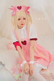 [Ảnh cosplay] Cô gái trong sáng thêm năm con ma - cô y tá nhỏ